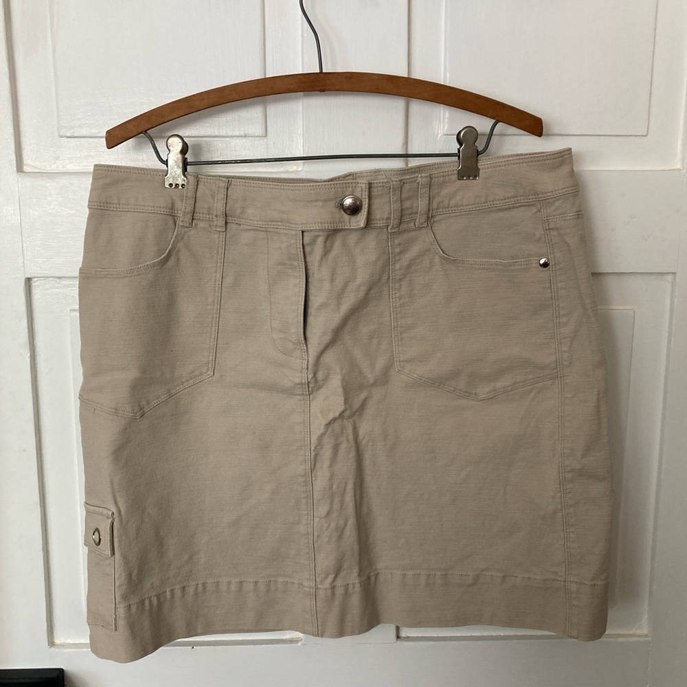 WHBM skirt with cargo pocket